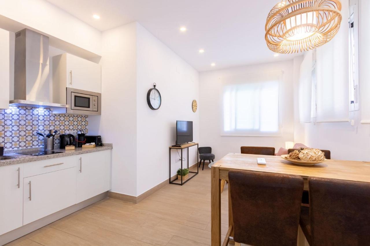 Nine O'Clock Metrosol Apartment Севиля Екстериор снимка