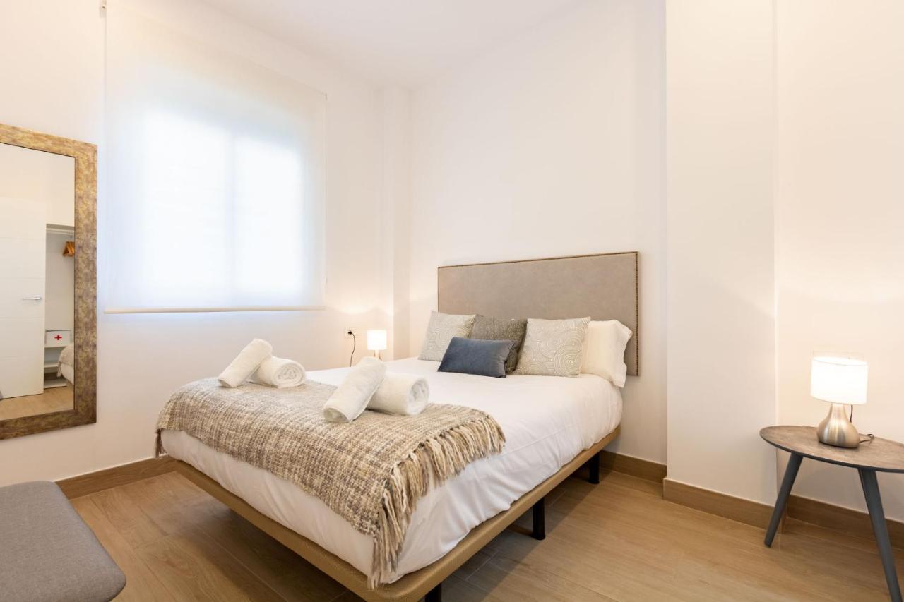 Nine O'Clock Metrosol Apartment Севиля Екстериор снимка