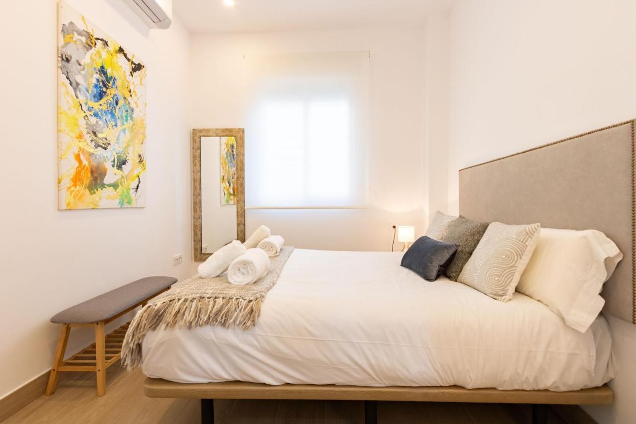 Nine O'Clock Metrosol Apartment Севиля Екстериор снимка